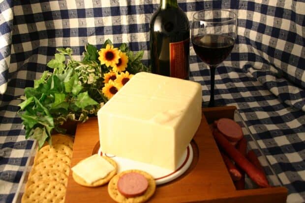 Horseradish Cheddar Cheese